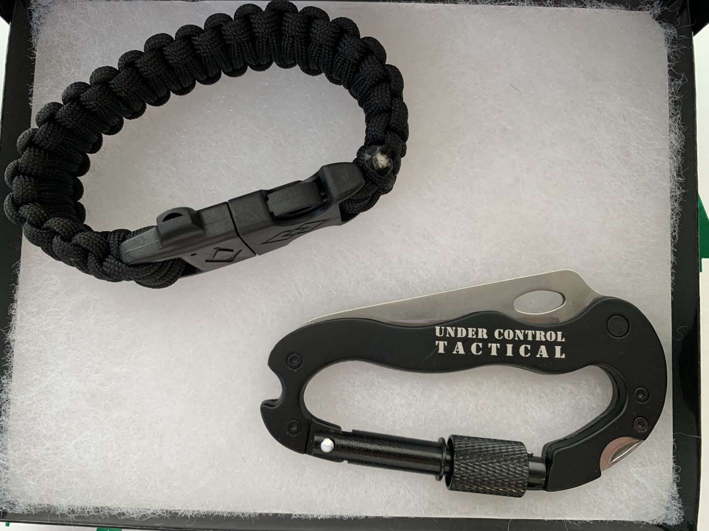 Christmas Bundle 4 - Paracord Survival Bracelet + Everyday Carry Carabiner - We Love Your Gift